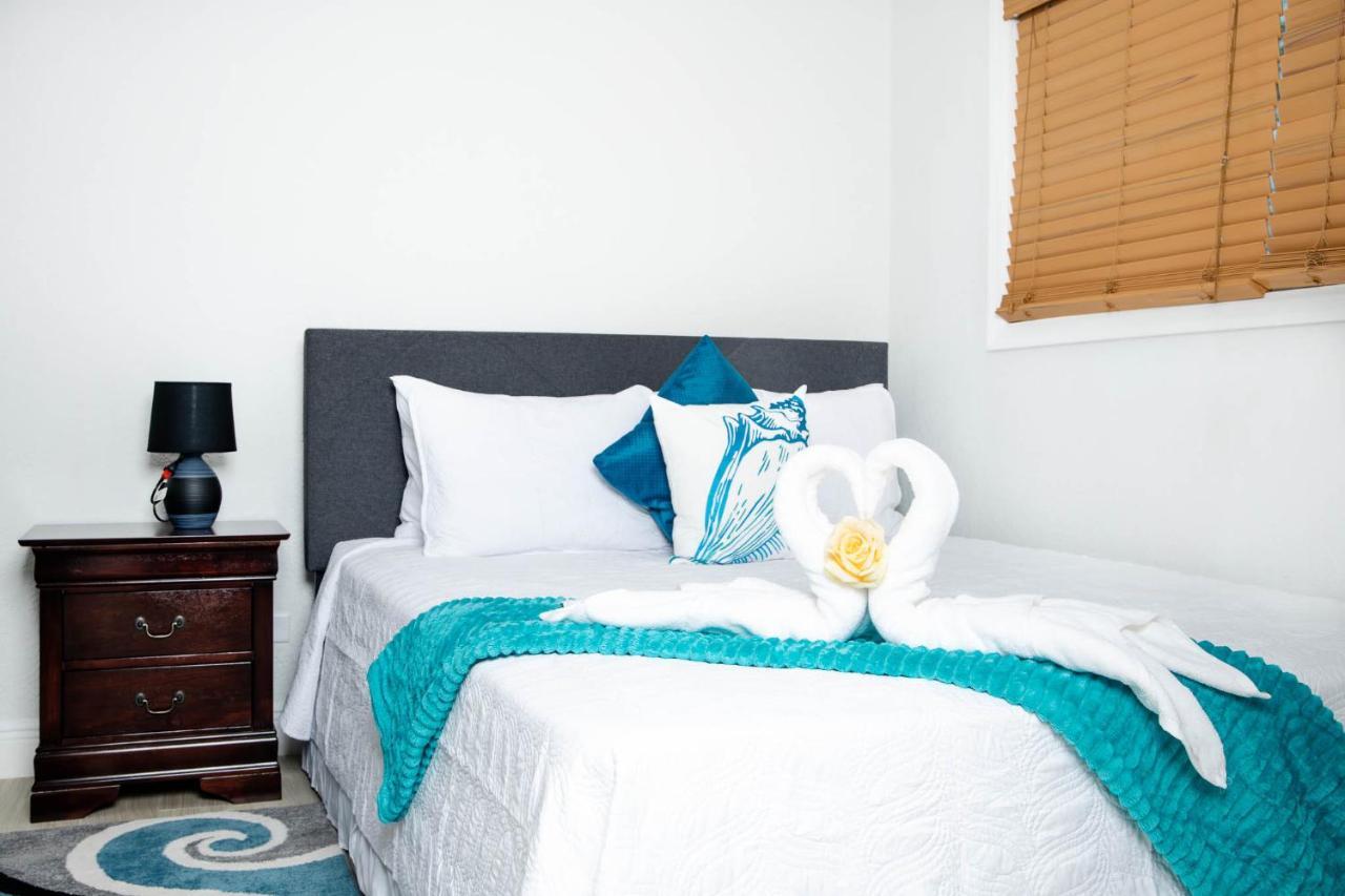 Sheer Bliss Beachview Apt #2 George Town Exterior foto
